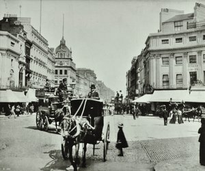Oxford Circus, Westminster LB: ser øst, 1890 av English Photographer
