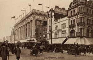 Oxford Street, London, Selfridges (s/hvitt bilde) av English Photographer