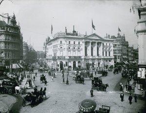 Pavilion, Piccadilly, London av English Photographer