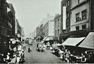 Pitfield Street: ser nordover, 1895 av English Photographer