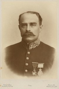 Portrett av Francis Younghusband (s/hvitt bilde) av English Photographer