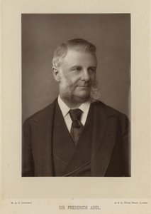 Portrett av Sir Frederick Abel av English Photographer
