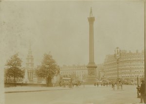 Postkort med et bilde av Trafalgar Square av English Photographer