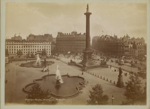 Postkort med et bilde av Trafalgar Square av English Photographer