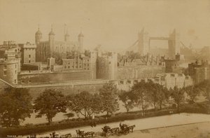 Postkort med et bilde av Tower of London av English Photographer