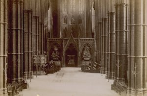 Postkort med et bilde av interiøret i Westminster Abbey av English Photographer