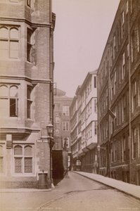 Postkort med nordinngangen til Middle Temple Lane av English Photographer