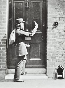 Postbud i King William Walk, Greenwich, 1885 av English Photographer