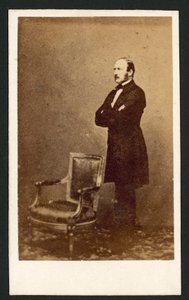 Prins Albert, stående bak en stol (s/hv-bilde) av English Photographer