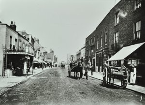 Putney High Street, ser mot broen, 1885 av English Photographer