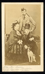 Dronning Victoria, prinsesse Beatrice og prins Arthur av English Photographer