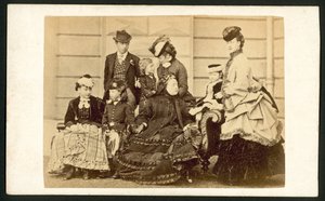 Dronning Victoria og medlemmer av hennes familie av English Photographer