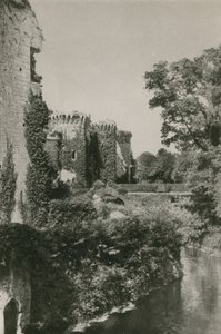 Raglan Castle, fra graven av English Photographer