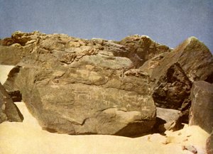 Steinbærende forhistoriske heiroglyfer, Egypt. av English Photographer