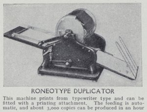 Roneotype duplikator (s/hvitt bilde) av English Photographer