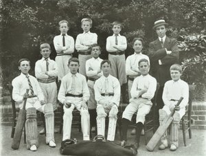 Rosendale Road School: cricketlag, 1897 av English Photographer