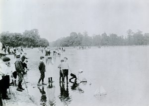 Round Pond, Kensington Gardens av English Photographer
