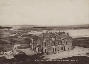 Royal and Ancient Golf Club House and Links, St. Andrews av English Photographer
