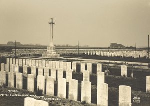 Saint-Charles de Potyze kirkegård, Ypres av English Photographer