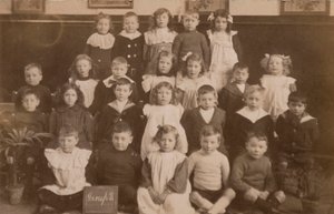 Skolebarn, Norfolk, tidlig på 1900-tallet (s/hvitt-bilde) av English Photographer