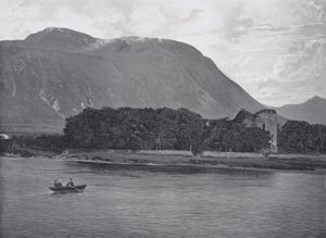 Skottland: Ruins of Inverlochy Castle, Ben Nevis (s/hv-bilde) av English Photographer