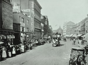 Shoreditch High Street: ser nordover, 1896 av English Photographer