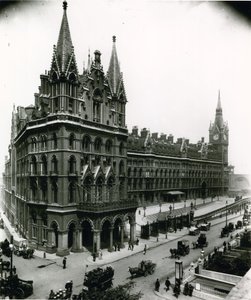 St Pancras jernbanestasjon; fotografi fra april 1899 av English Photographer