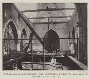 Swanscombe Parish Church, nær Gravesend, ødelagt av lyn og brann 14. august av English Photographer