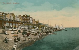The Beach, Brighton. Postkort sendt i 1913. av English Photographer