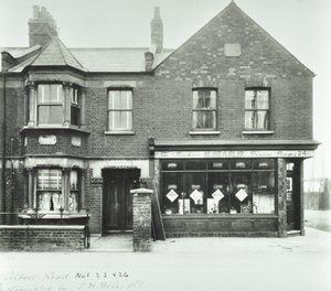 The Beehive Dining Rooms 97.0 ALB, 1899 av English Photographer