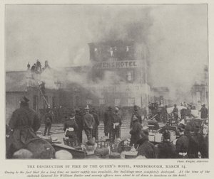 The Destruction by Fire av Queens Hotel, Farnborough, 14. mars av English Photographer