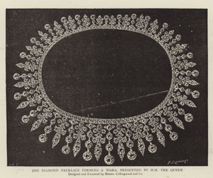 Diamantkjedet som danner en tiara, presentert av HM Dronningen av English Photographer