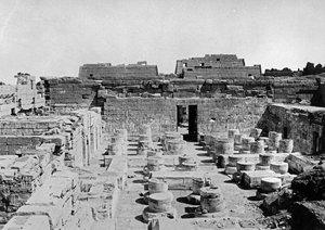 The Hall of Columns, 1906 av English Photographer