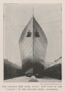 Det største skipet som noen gang er bygget, Bow View of the Celtic i Graving Dock, Liverpool av English Photographer