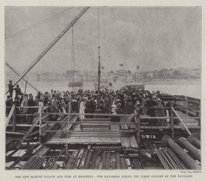 Det nye marinepalasset og bryggen i Brighton, ordførerinnen fikser den første søylen i paviljongen av English Photographer