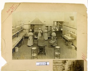 The North Theatre, St. Thomas Hospital, 1908 (sepia-bilde) av English Photographer