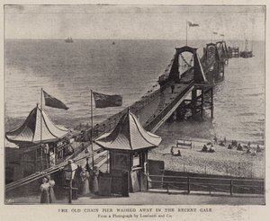 Old Chain Pier vasket bort i den nylige kulingen av English Photographer