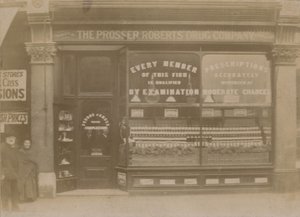 Prosser Roberts Drug Company av English Photographer