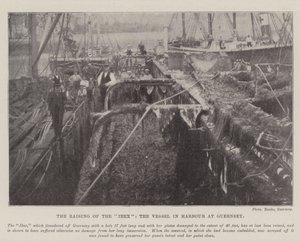 The Raising of the Ibex, fartøyet i havnen på Guernsey av English Photographer
