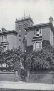 The Residence of Theodore Watts-Dunton og Algernon C Swinburne, The Pines, Putney (s/hv-bilde) av English Photographer