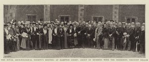 The Royal Archaeological Societys møte på Hampton Court, gruppe medlemmer med presidenten, Viscount Dillon av English Photographer