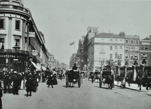 The Strand (West), 1895 av English Photographer