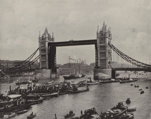 Tower Bridge, sett østover (s/h-bilde) av English Photographer
