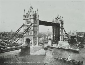 Tower Bridge på dagen for åpningen, 1894 av English Photographer