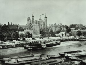 Tower of London, Tower Hill: fra elven, 1895 av English Photographer