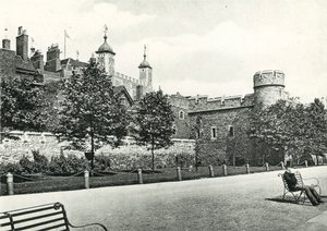 Tower of London fra Wharf av English Photographer