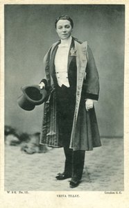 Vesta Tilley (s/hvitt bilde) av English Photographer
