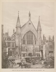 Utsikt over østenden av Guildhall, London, og det gamle biblioteket, 1870 av English Photographer