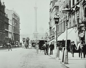 Whitehall, Westminster LB: Whitehall ser til Trafalgar Square, 1895 av English Photographer