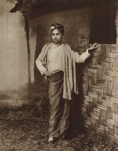 Kvinne av mongolsk avstamning i en landsby i Burma (s/hvitt-bilde) av English Photographer